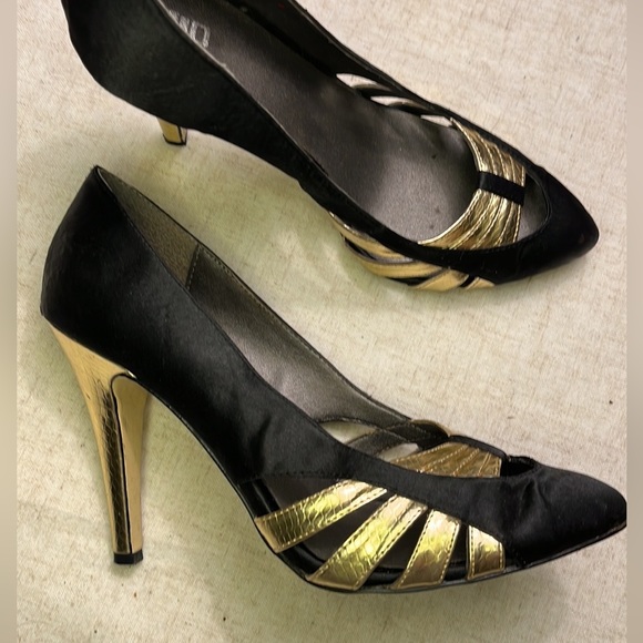 JLo by Jennifer Lopez leather sole heels, black & gold (size 8m) - Picture 1 of 6
